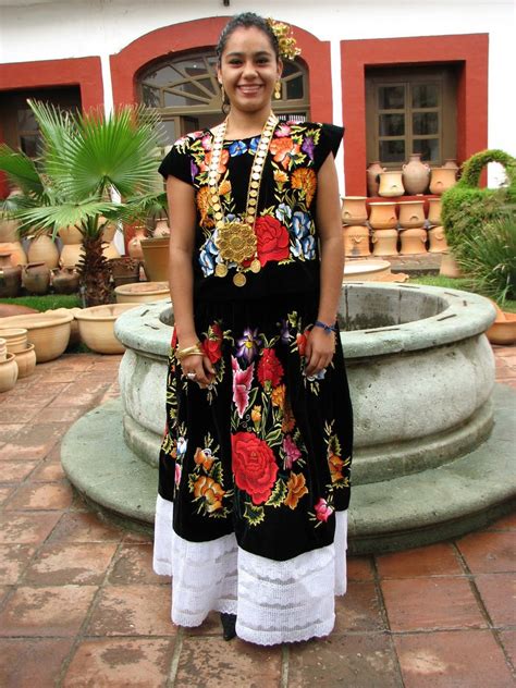 traje típico de juchitán oaxaca méxico mexican women fashion beautiful mexican women