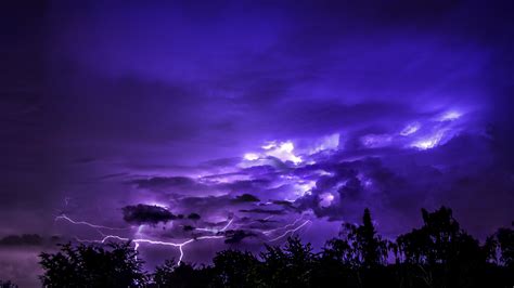 Download Thunderstorm Lightnings Sky Dark 2048x1152 Wallpaper Dual