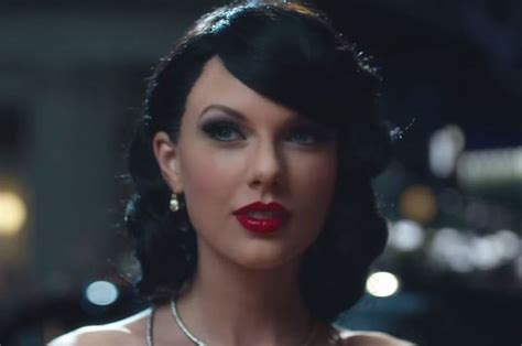 Taylor Swift Looks Surprisingly Awesome As A Brunette Taylor Swift Makeup Taylor Swift