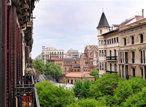 We have reviews of the best places to see in barcelona. Buy building in Eixample, Barcelona