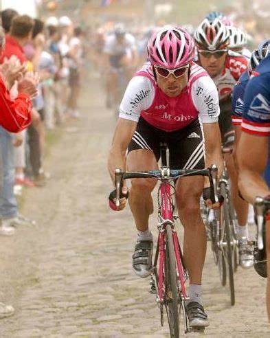 Dezember 1973 in rostock) ist ein ehemaliger deutscher radrennfahrer. Jan Ullrich bei Paris-Roubaix | Jan ullrich, Radsport ...