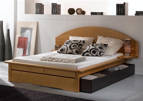 Enfin, nos lits 160x200 en bois neutre misent sur l'intemporalité et s'accordent aisément avec une décoration d'intérieur déjà bien personnalisée par des tapis à motifs originaux ou des tapisseries colorées par exemple. Acheter votre lit avec chevets pour couchage en 140x190 ou ...