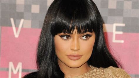 Kylie Jenner Claims She Hates Make Up And Wakes Up Every Morning