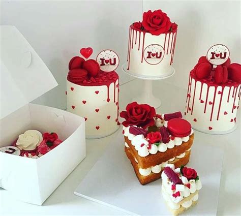 Pin By Lily Shimanskaya On Cake Ideas Valentine Desserts Mini Valentine Cakes Valentines