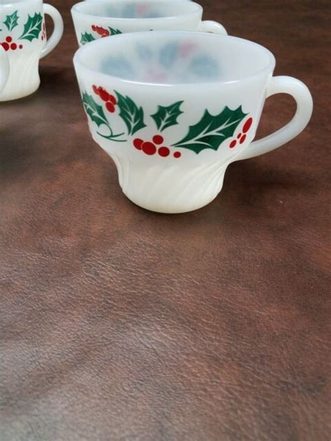 Vintage Milk Glass Christmas Holly Berry Coffee Tea Cup Mug Termocrisa