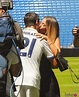 Álvaro Morata besando a su novia Alice Campello - La historia de amor ...