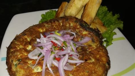 Cuando se cocina con temperaturas más bajas, o con menos aceite (en el horno o en la sartén con poco aceite) el alimento absorbe mucho más aceite. Como Preparar una rica Tortilla de Raya ( Lambayeque ...