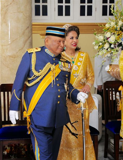 Tengku datuk nor akmar sultan abu bakar is heading the list of 197 recipients of state awards and medals in conjunction with the sultan of pahang, sultan ahmad shah's 87th birthday today (jan 27). Kee Hua Chee Live!: THE CORONATION OF HIS ROYAL HIGHNESS ...