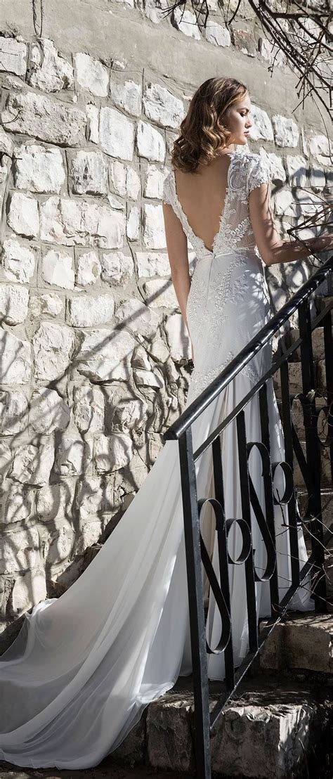 A Breathtaking Wedding Dress With Graceful Elegance Wedding Dresses