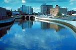 Flint_River_in_Flint_MIchigan - L’Alliance des villes des Grands Lacs ...