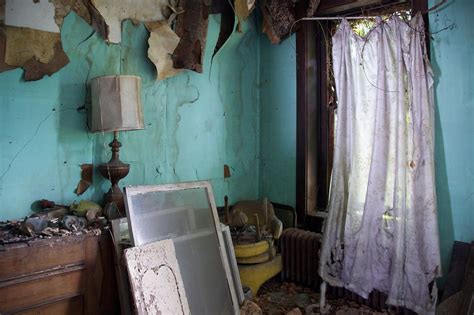 Photographer Seph Lawless Visited Americas 13 Most Haunted Houses For Her Book Hauntingly