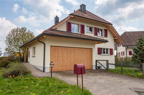 Ein zweifamilienhaus bietet wortwörtlich zwei familien ein eigenheim. Immobilien Kaufen | Immobilien kaufen, Haus verkaufen und ...