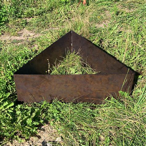 Triangular Rustic Steel Raised Flower Bed Indoor Outdoors