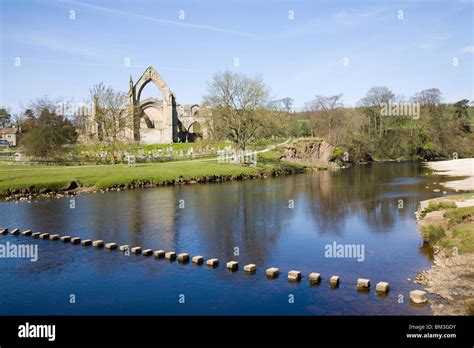 Bolton Abbey With Steppingstones Across The River Wharfe Stock Photo