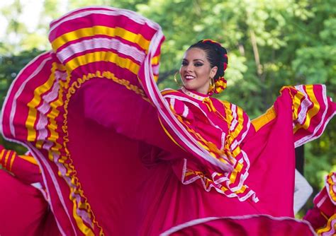 Traditional Mexican Dances You Should Know About Mexican Outfit Dance Fashion Colourful Outfits