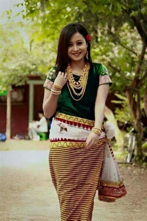 lai haraoba manipuri girl india traditional dress indian fashion dance fashion