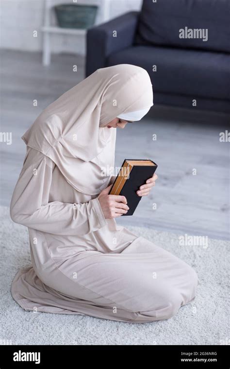 Muslim Woman Pray Home Hi Res Stock Photography And Images Alamy