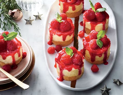 A giant collection of the best keto christmas desserts! 35+ Utterly Delicious and Indulgent Christmas Treats | Desserts, Mini desserts, Raspberry cheesecake