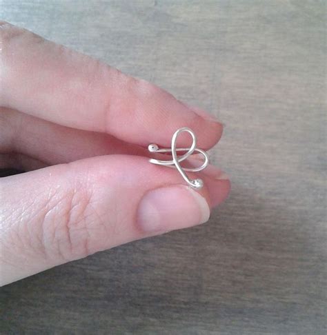Site de vente en ligne de bijoux de piercing en or 18 carats avec oxydes de zirconium ou pierres précieuses (ex : Bijou pour le tragus en argent massif, manchette d'oreille ...