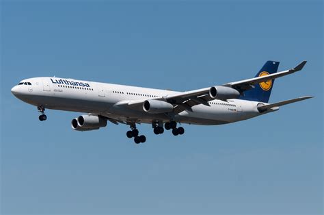 Lufthansa Airbus A340 Returns To Frankfurt With Cargo Door Warning