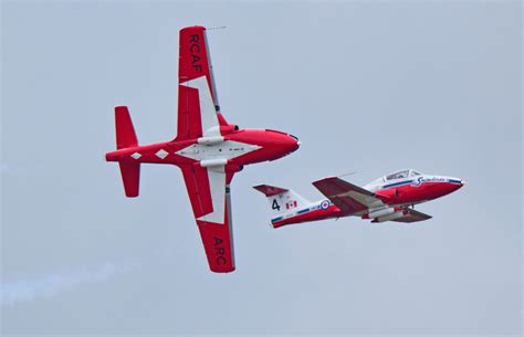 The snowbirds' official purpose is to demonstrate the skill, professionalism, and teamwork of canadian forces personnel. Photos: Canadian Forces Snowbirds Perform At Pensacola NAS ...
