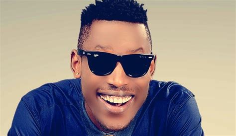 Mr 2kay And Crew Caught Fighting At A Police Station I Guess It Due To