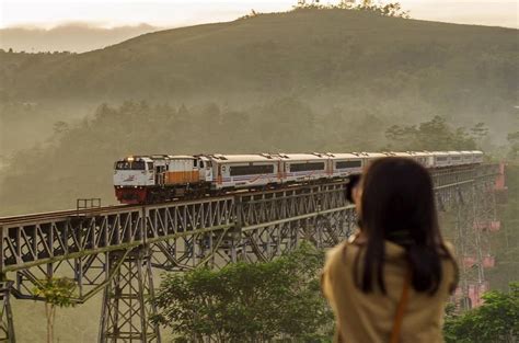 Pemandangan Indah Kereta Api Gambar Pemandangan Indah