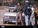 El actor Claude Akins como Sheriff Lobo en el conjunto del programa de ...