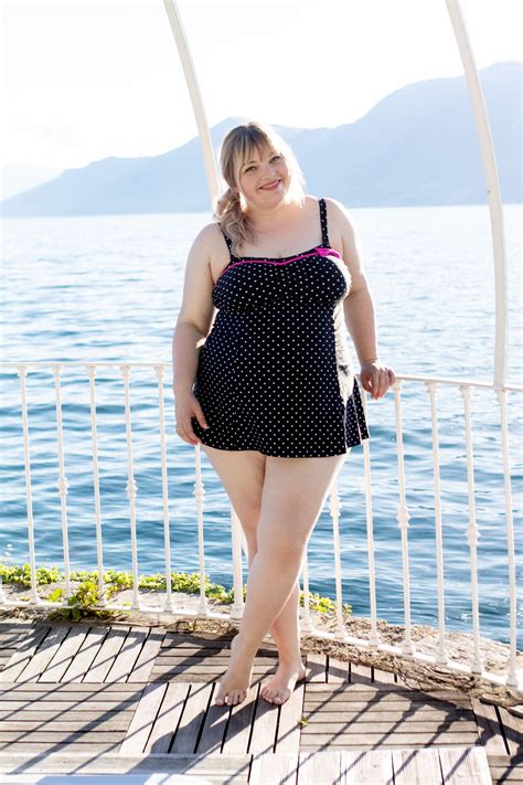 Gepunktetes Badekleid Plus Size Swimwear Auf Kathastrophalde Curvy
