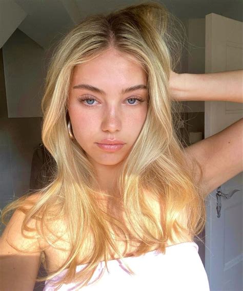 pin by 𝐘𝐀𝐒𝐌𝐈𝐍 𝐇𝐄𝐑𝐎𝐍𝐃𝐀𝐋 on selfie blonde hair inspiration hair styles hair inspiration