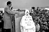 Nixon addresses a crowd at O'Hare Airport while campaigning for ...