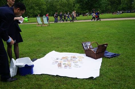 Emtalks A Romantic Weekend In London Picnic In The Park