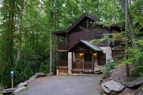 Perfect for a romantic weekend in the smoky mountains or a secluded honeymoon, our one bedroom cabin rentals in pigeon forge and gatlinburg are an ideal setting for any couple looking to spend a few quiet days in. Gatlinburg Dream: Gatlinburg TN 1 Bedroom Vacation Cabin ...