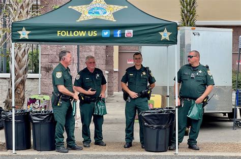 Residents Drop Off Unwanted Drugs At Sheriffs Collection At Walmart