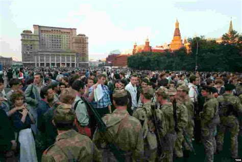 Images From The 1991 Soviet Military Coup Attempt