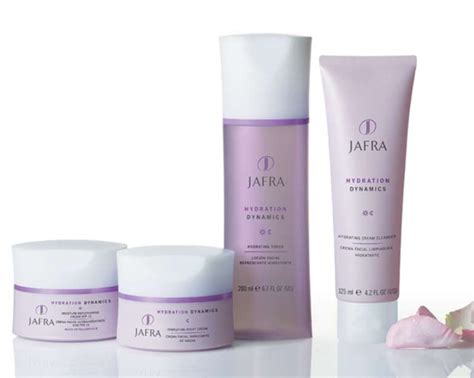 Treatment essence dan intensive serum mudah terserap kulit, membuat kulit terasa. Produk Kosmetik Jafra: JAFRA Hydration Dynamics (untuk ...