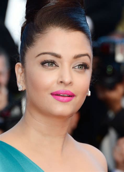 Aishwarya Rai Looks Drop Dead Gorgeous In A Blue Dress At Cleopatra