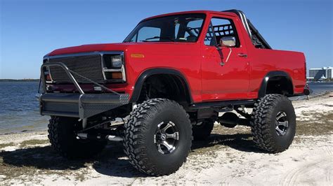 Custom 1986 Ford Bronco Turns Heads With The Best Of Them Laptrinhx