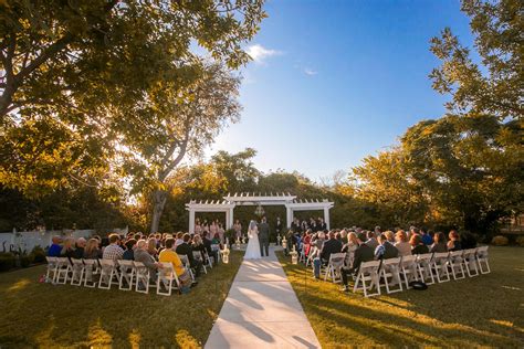 How To Plan For Your Outdoor Wedding Photographs