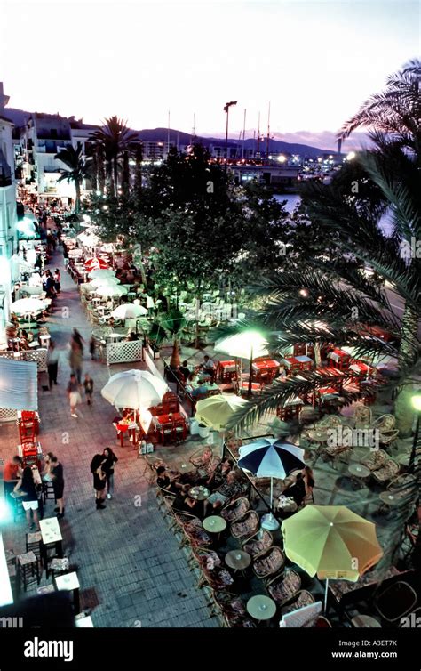 Ibiza Spanien Romantische Übersicht über Den Hafen In Der Innenstadt Bei Nacht Cafés