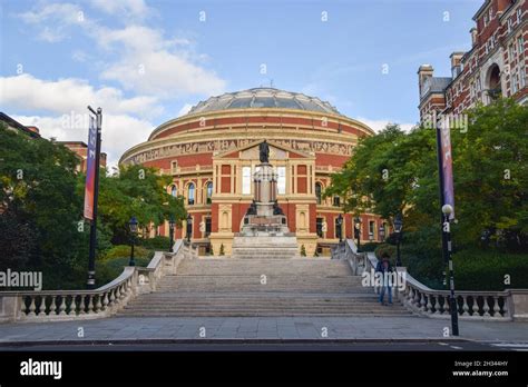 Royal Albert Hall Exterior Daytime View South Kensington London Uk
