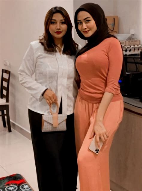 Melayu Bertudung — Nora Danish Berhijab Labuh Peh Lawaaa 😍 Beautiful Arab Women Muslim Women