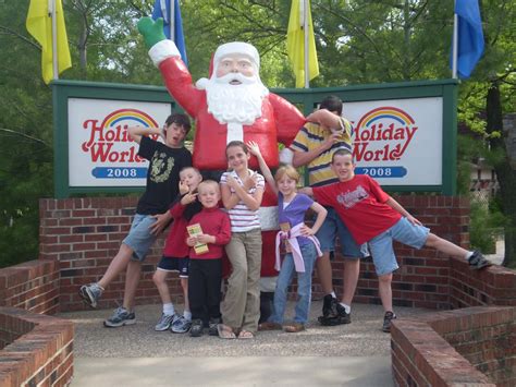 5 Things We Love About Holiday World In Santa Claus In