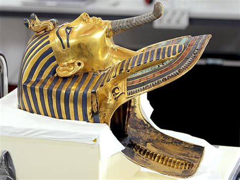 King Tutankhamuns Gold Mask To Get A Facelift Hindustan Times