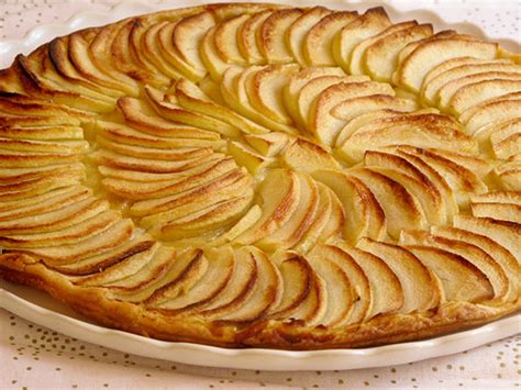 4 ingrédients pour réaliser cette tarte aux pommes caramélisée, et c'est une tuerie ! Recette Tarte aux pommes
