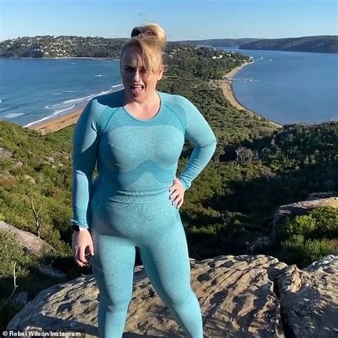 Rebel Wilson Flaunts Her Ample Assets In Another Bikini Selfie Daily Mail Online