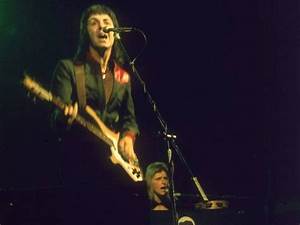 50 Years Ago Today Paul Mccartney Wings Top Album And Singles Charts