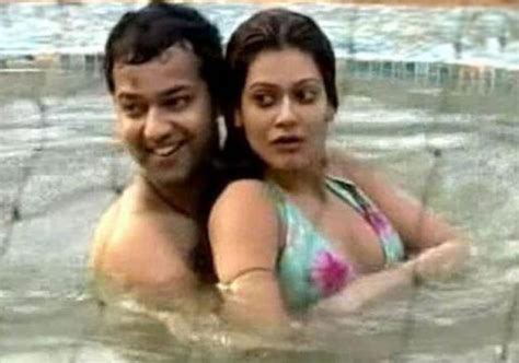 Bigg Boss Contestants Intimate Scenes And Couples