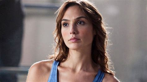 See Gal Gadot In A Dress That Barely Covers Her Trendradars
