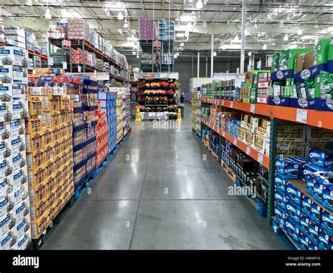 Costco Isle Hi Res Stock Photography And Images Alamy